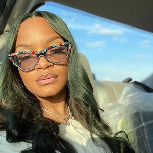 Green closure wig